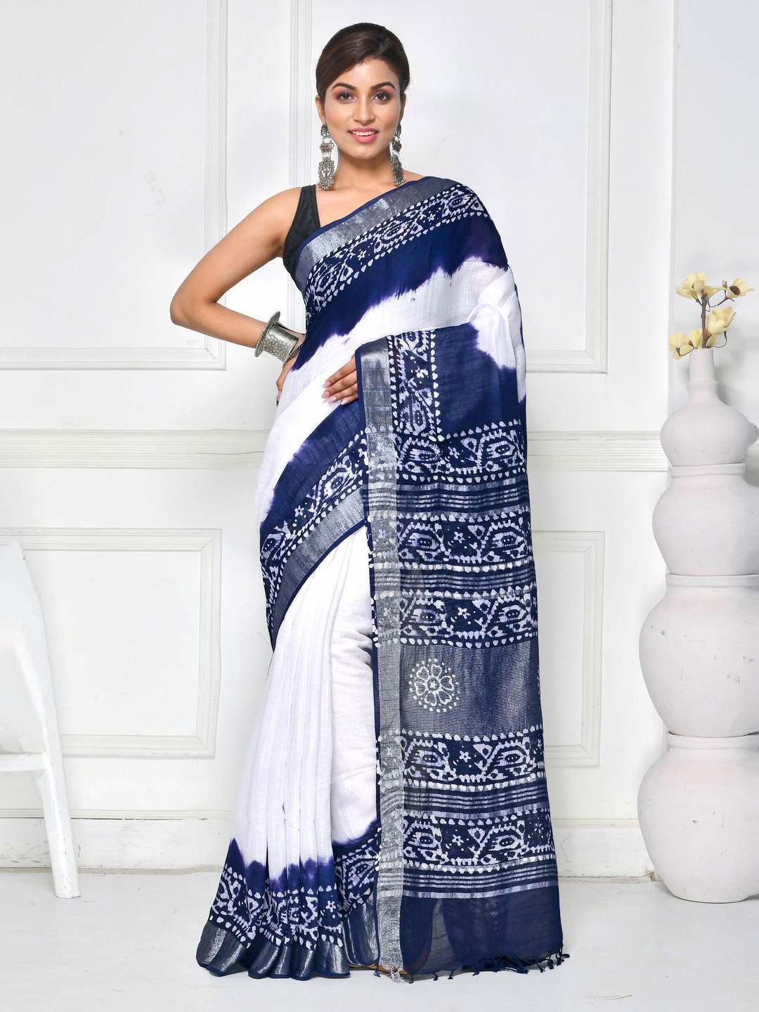 

Crochetin Tie and Dye Zari Saree, White