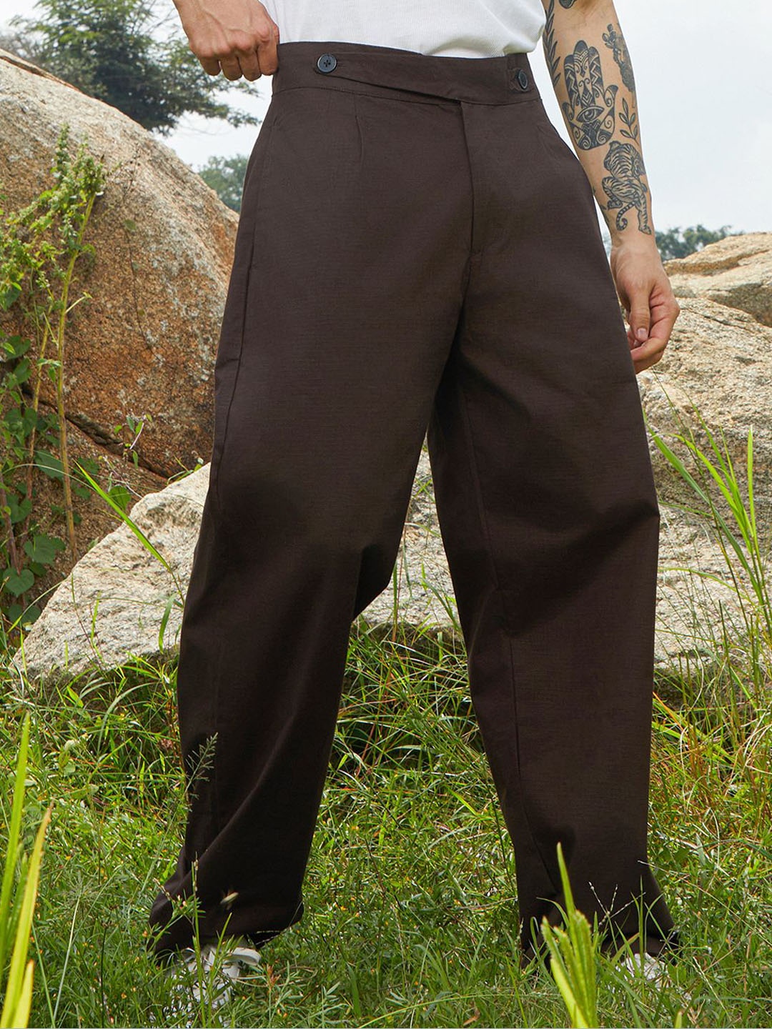 

Campus Sutra Men Mid-Rise Comfort Trousers, Brown