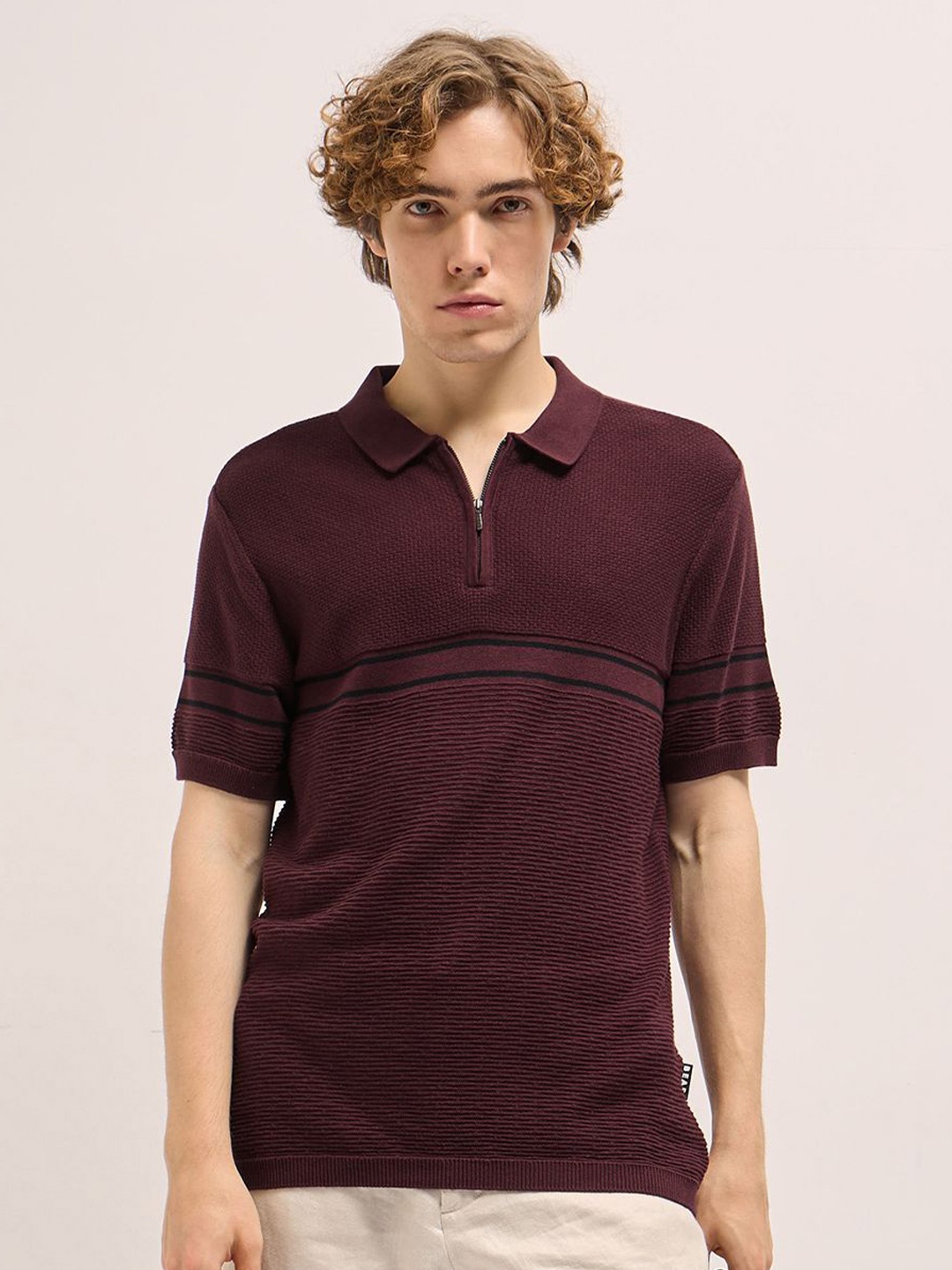 

THE BEAR HOUSE Men Polo Collar Applique T-shirt, Maroon