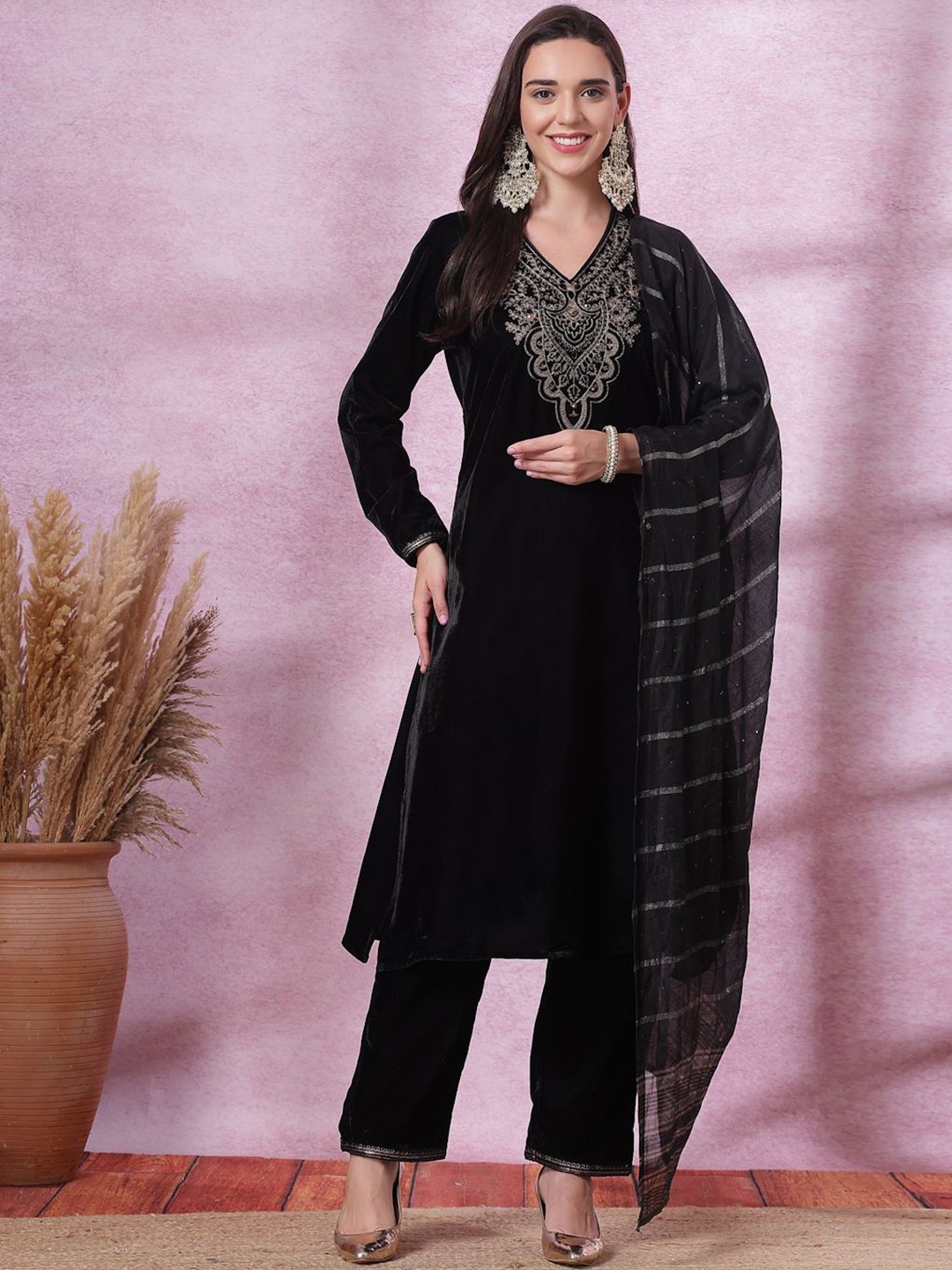 

Nayam By Lakshita Floral Yoke Design Sequinned Velvet Kurta with Trouser & Dupatta, Black