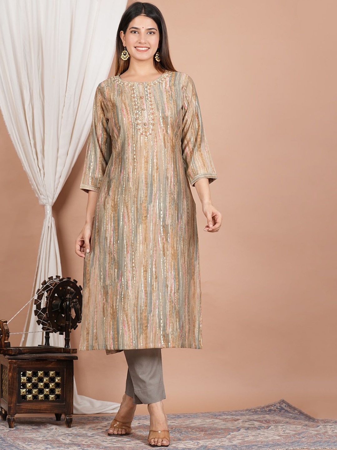 

IKRASS Ombre Printed Regular Straight Kurta with Trousers, Grey