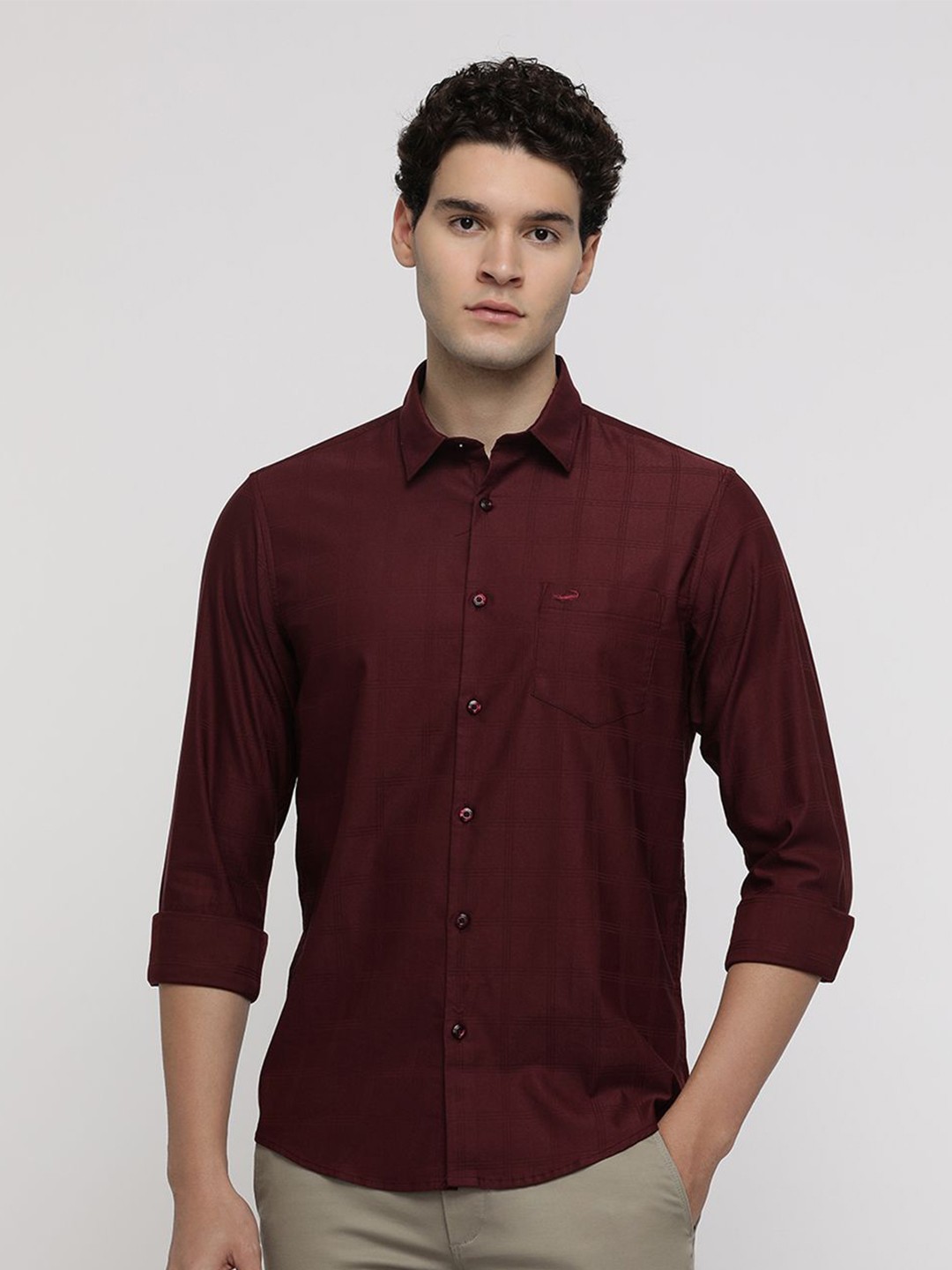 

Crocodile Men India Slim Spread Collar Windowpane Checked Cotton Slim Fit Casual Shirt, Maroon