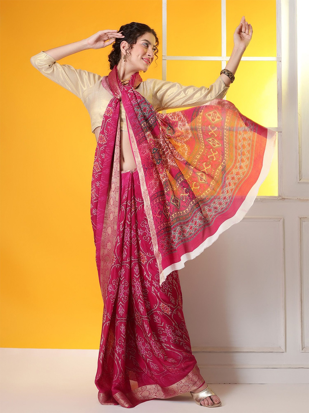 

REETI OF PRINTS Ethnic Motifs Printed Zari Pure Chiffon Saree, Pink