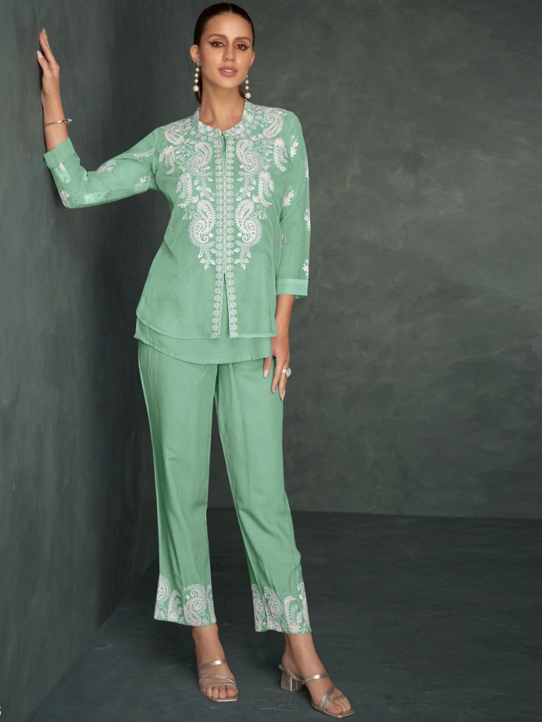 

AUTUMN LANE Saba Pine Embroidered Mandarin Collar Top With Trousers & Innner, Green
