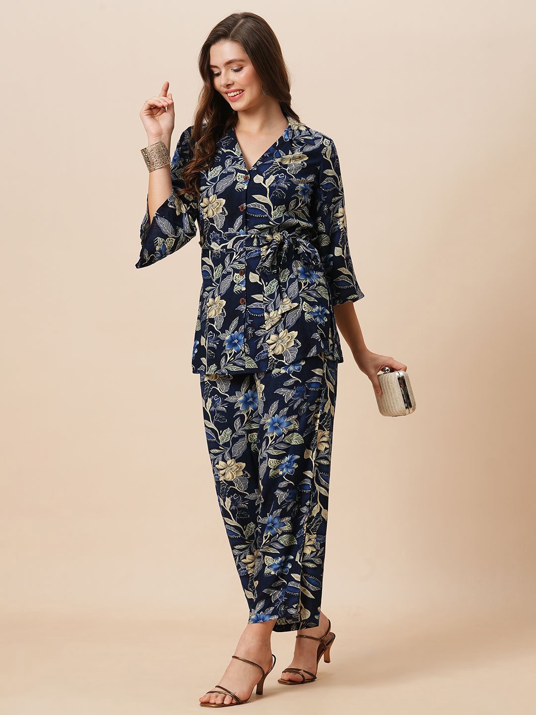 

Globus Floral Printed Notched Lapel Collar Flared Sleeves Tunic With Wide Leg Trousers, Blue