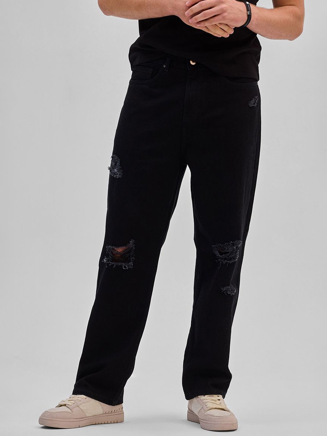 

Snitch Men Loose Relaxed Fit Mildly Distressed Stretchable Jeans, Black