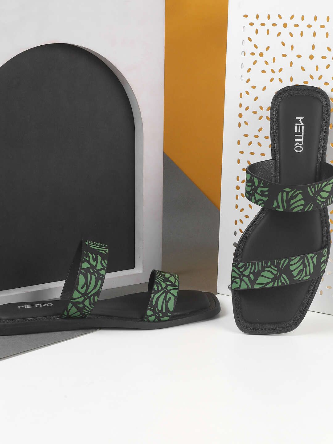 

Metro Women Printed Open Toe Flats, Black