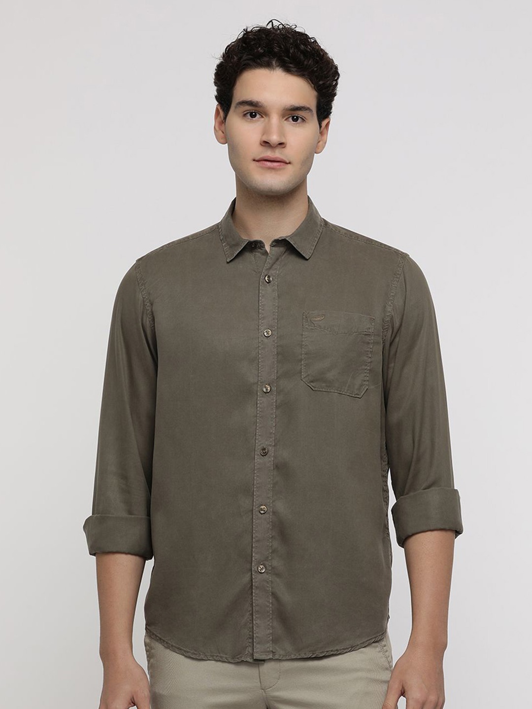 

Crocodile Men Comfort Spread Collar Solid Cotton Casual Shirt, Olive