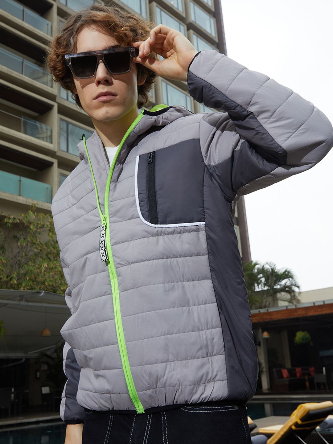 

Campus Sutra Men Colourblocked Lightweight Puffer Jacket, Grey