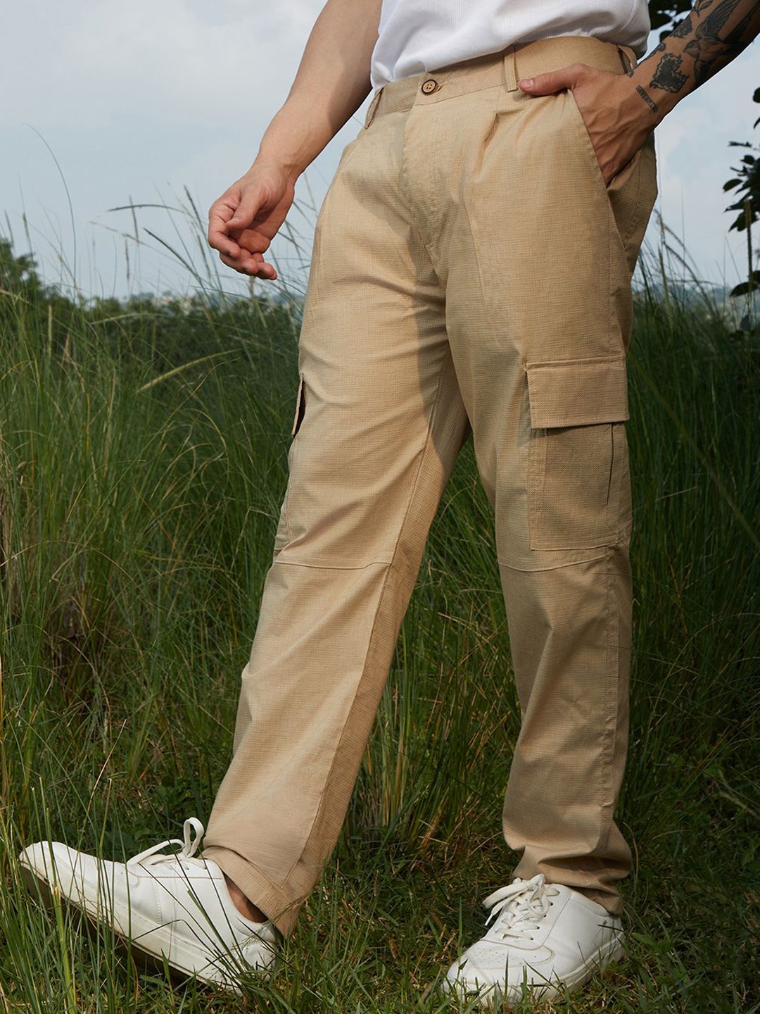 

Campus Sutra Men Comfort Cargos Trousers, Beige