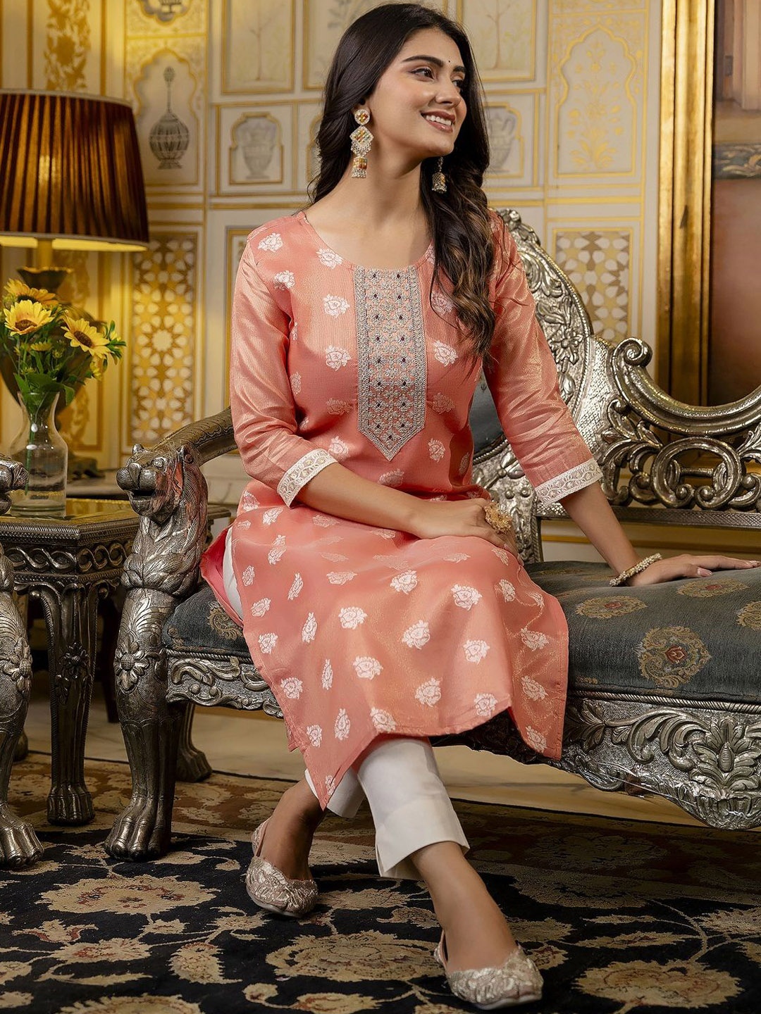 

VredeVogel Floral Woven Design Round Neck Regular Thread Work Straight Kurta, Pink