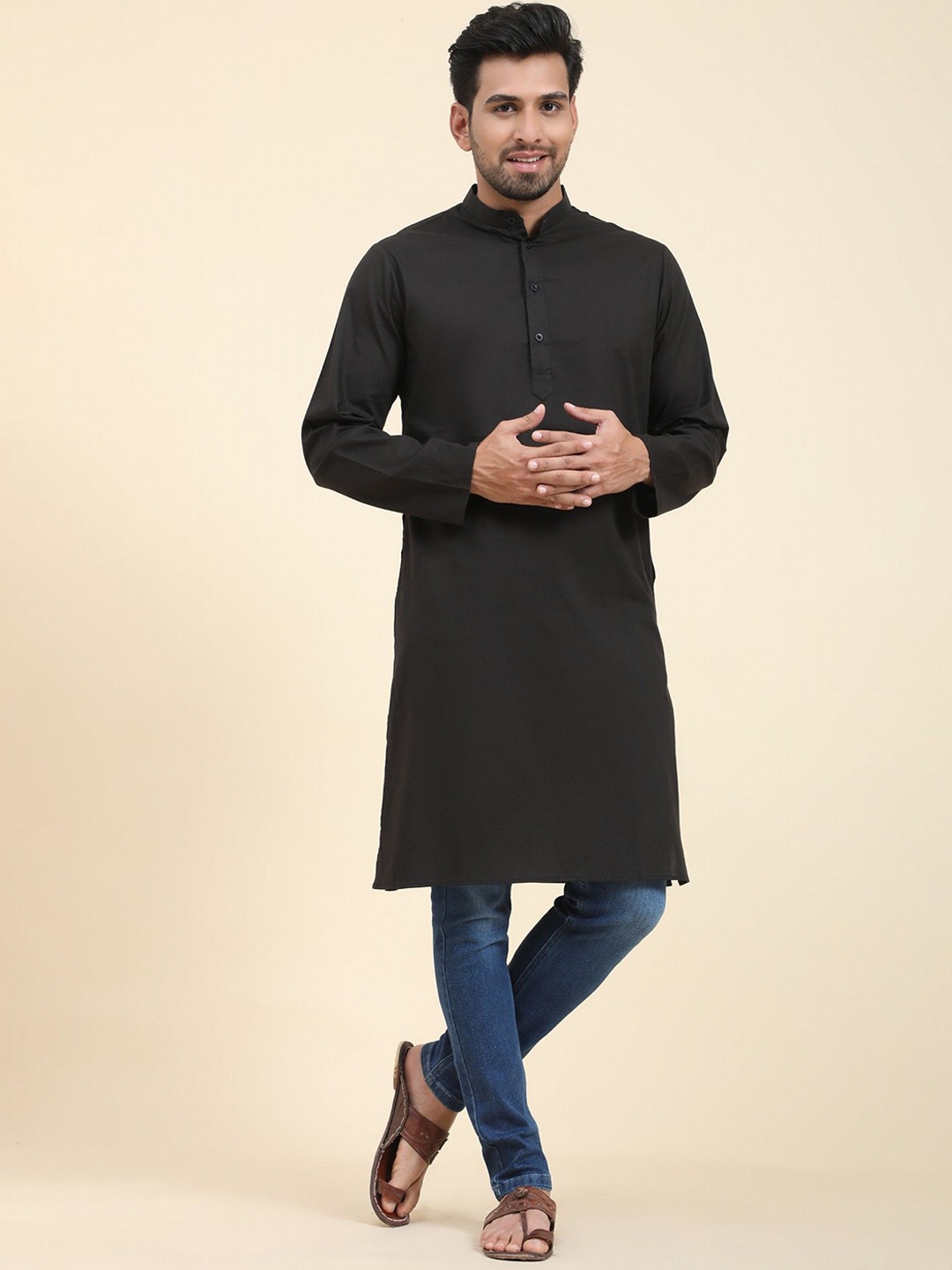 

SKAVIJ Men Handloom Kurta, Black