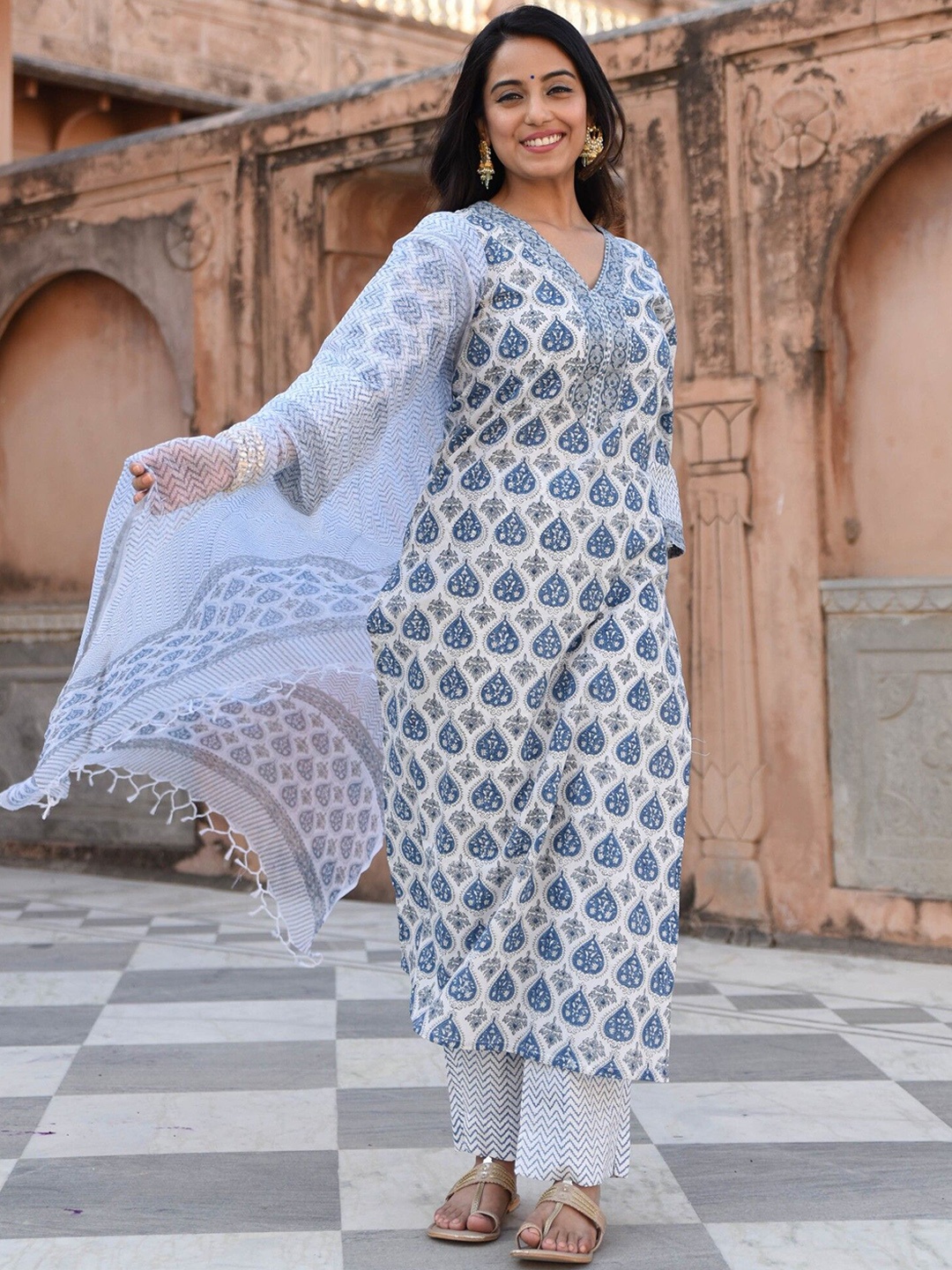 

Sidhidata Ethnic Motifs Printed V-Neck Straight Kurta With Trouser & Dupatta, Blue