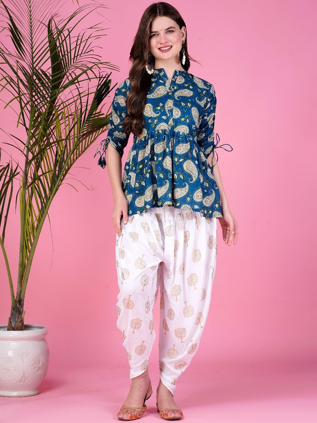 

Royal Marque Paisley Printed Mandarin Collar A-Line Kurti With Dhoti Pant, Green