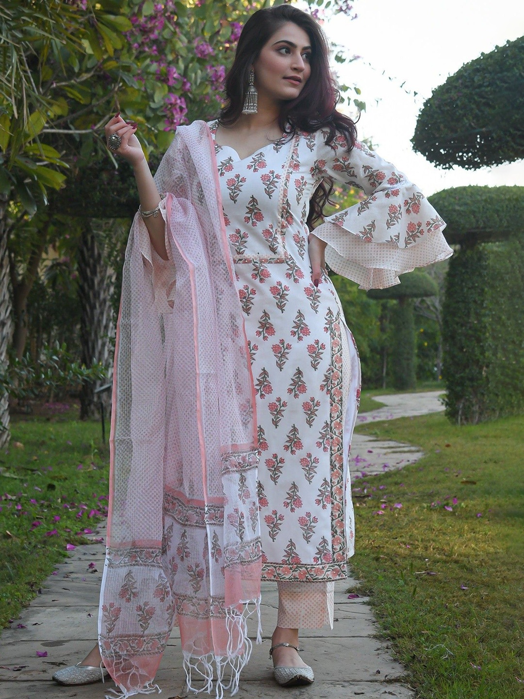 

Sidhidata Sweetheart Neck Floral Printed Straight Kurta with Trouser & Dupatta, Pink