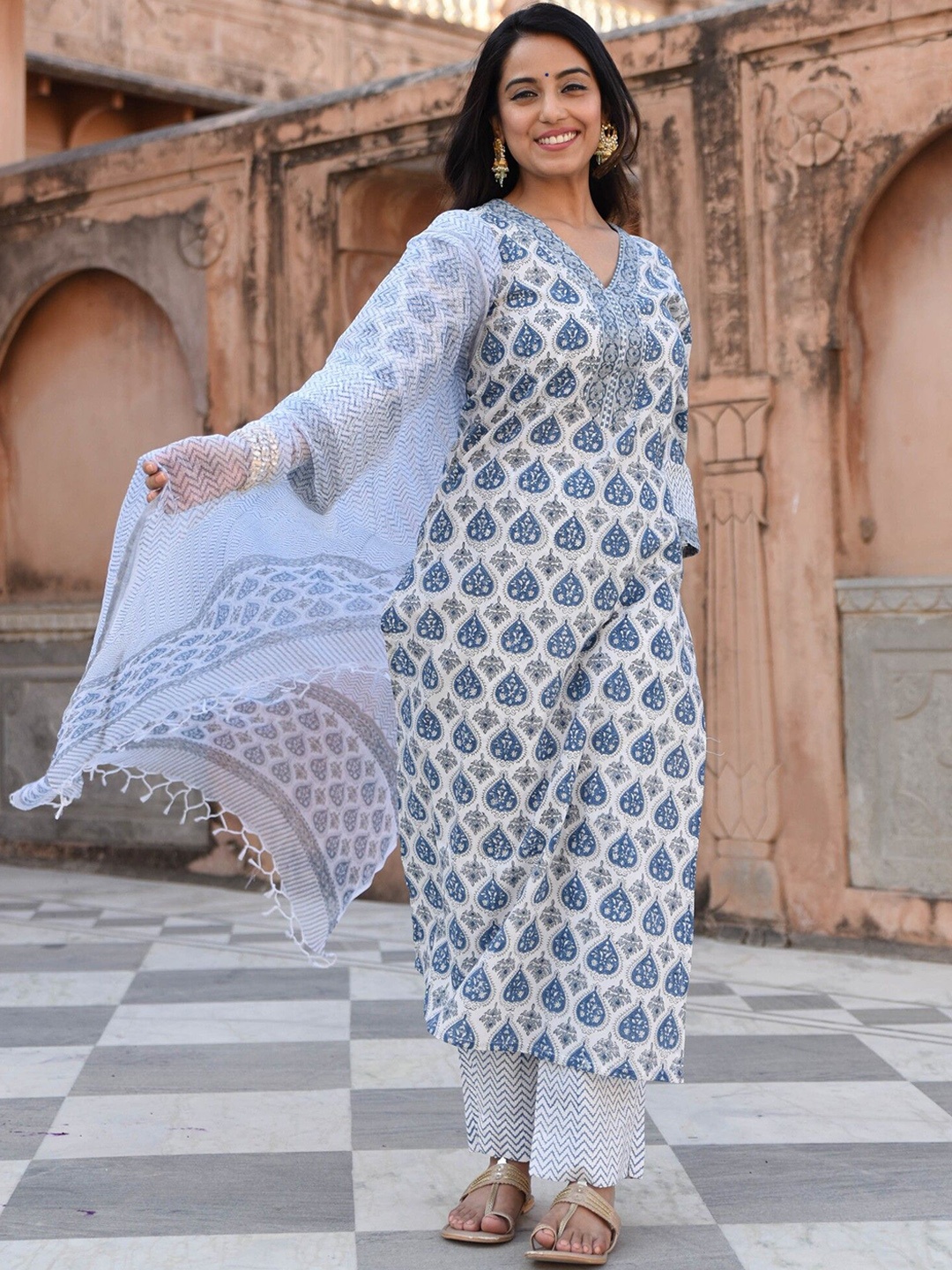 

Sidhidata Ethnic Motifs Printed V-Neck Regular Kurta With Trouser With Dupatta, Blue