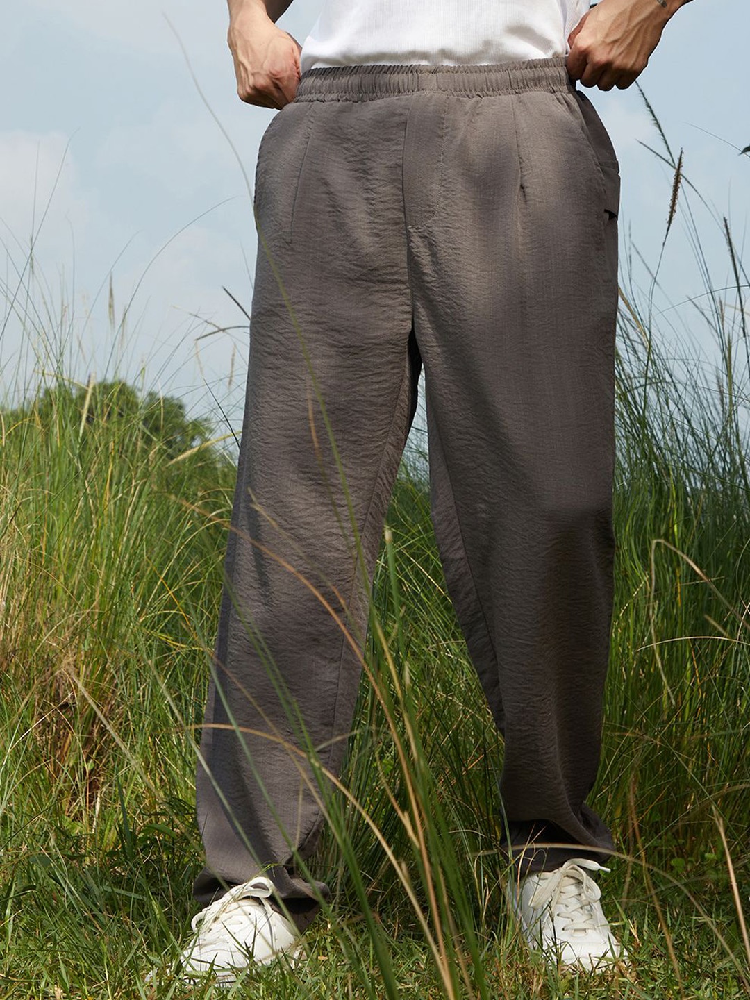 

Campus Sutra Men Comfort Regular Trousers, Grey