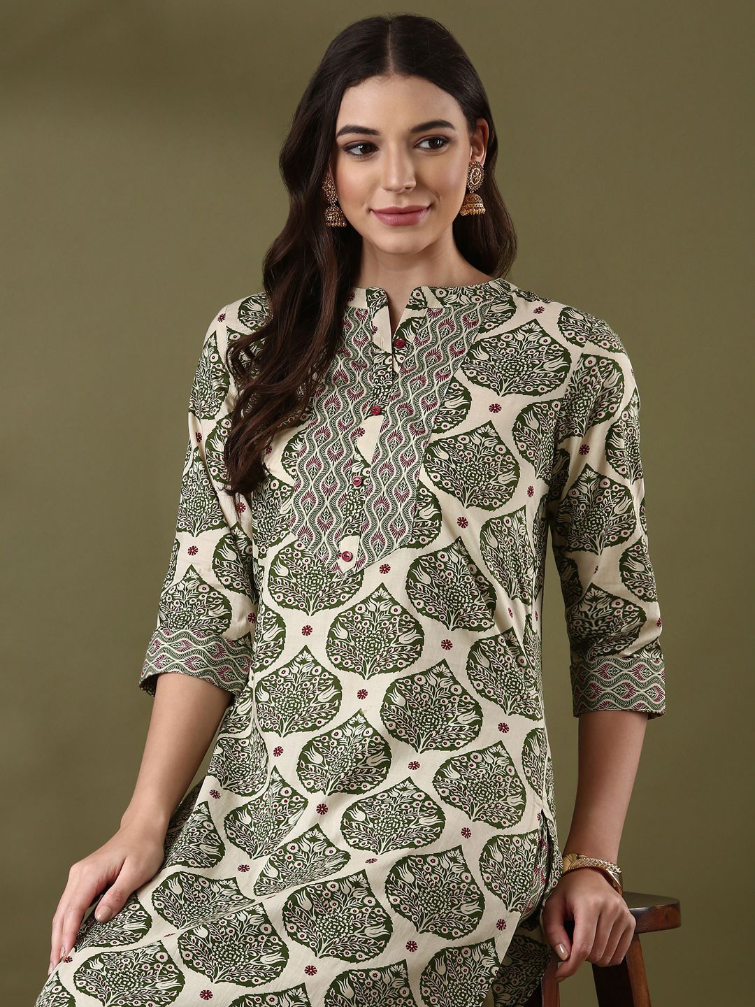 

Anouk Green Floral Printed Mandarin Collar Pure Cotton Straight Kurta With Trousers