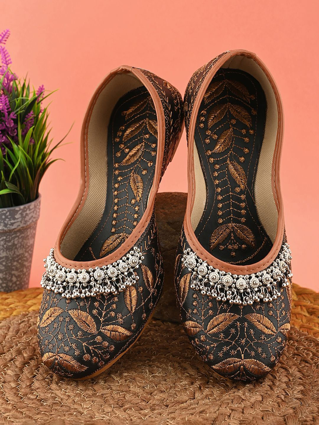 

Apratim Women Round Toe Embroidered Mojaris Flats, Black