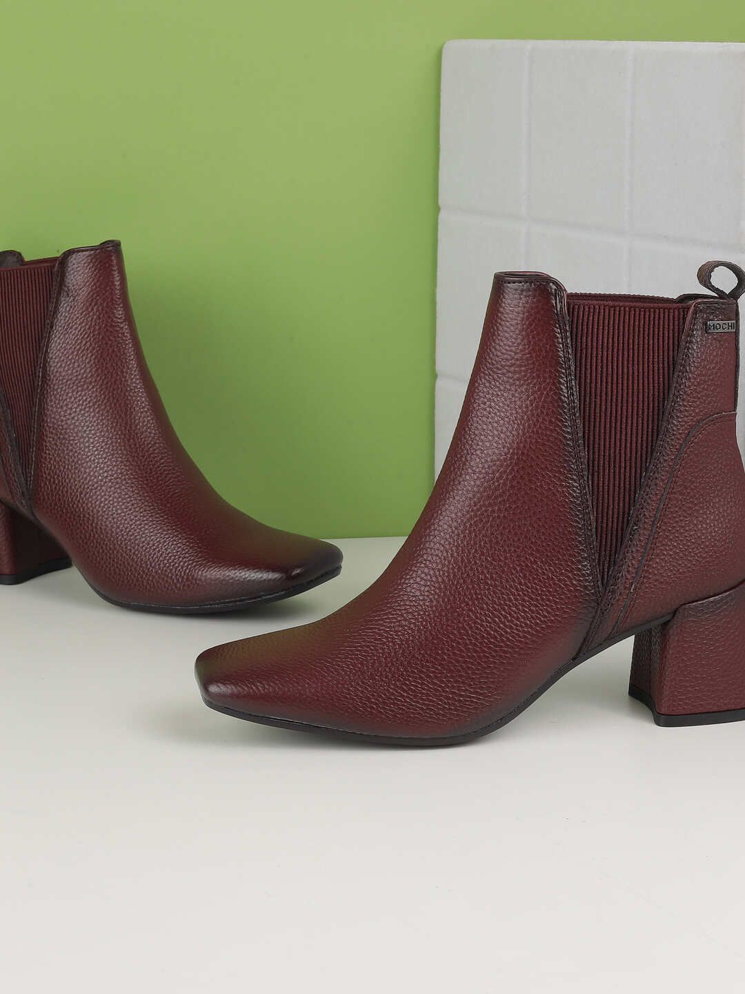 

Mochi Women Casual Block-Heeled Chelsea Boots, Maroon