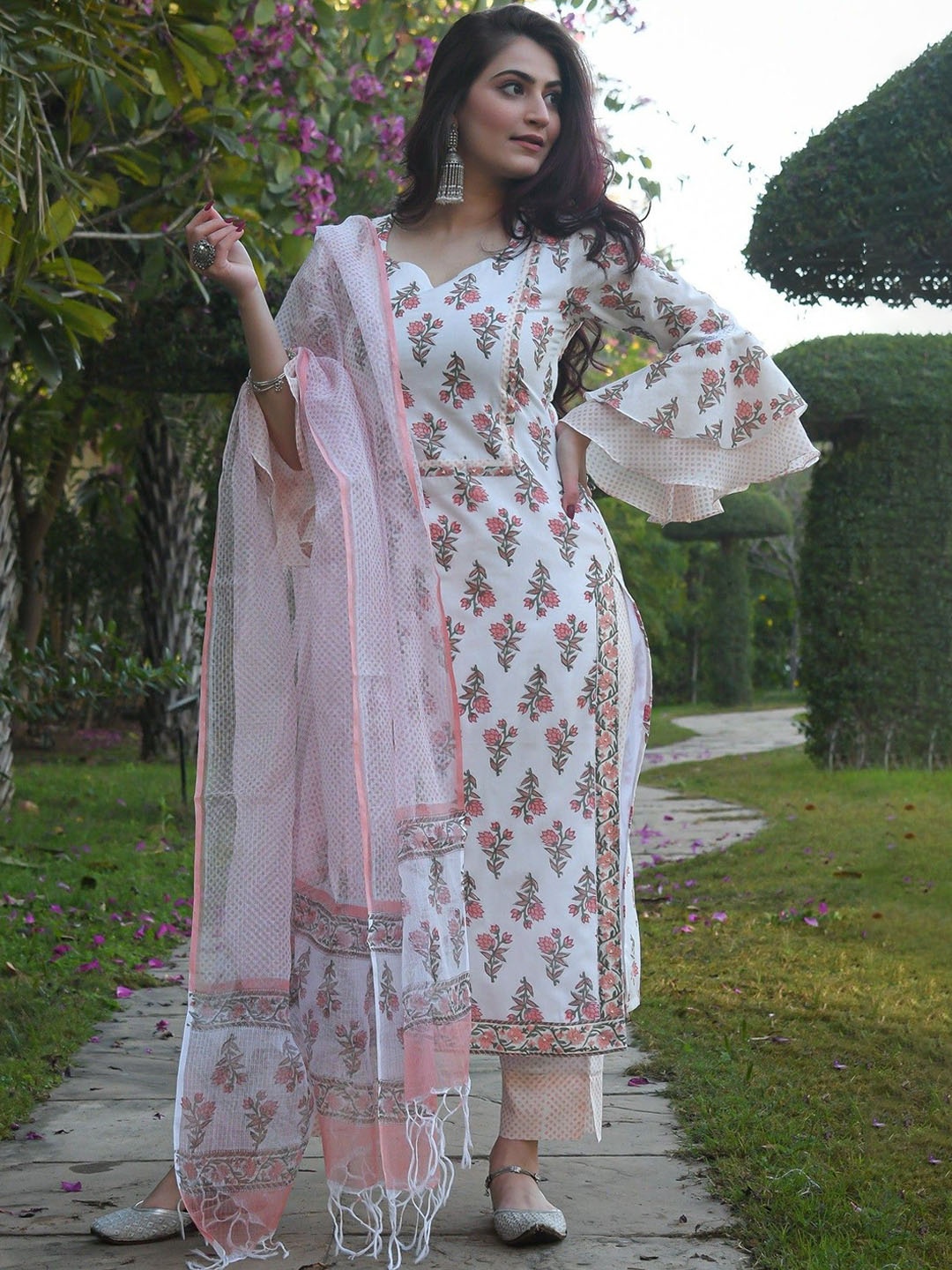 

Sidhidata Floral Printed Bell Sleeves Straight Kurta With Trousers & Dupatta, Pink