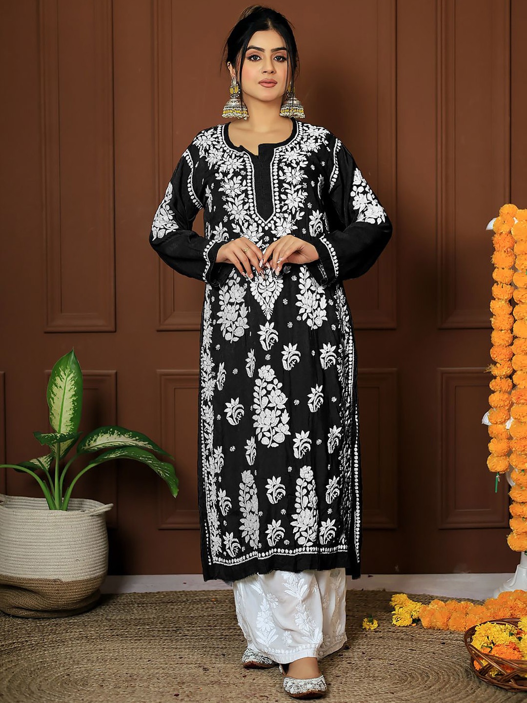 

The Chikan Label Floral Embroidered Chikankari Notched Round Neck Straight Kurta, Black