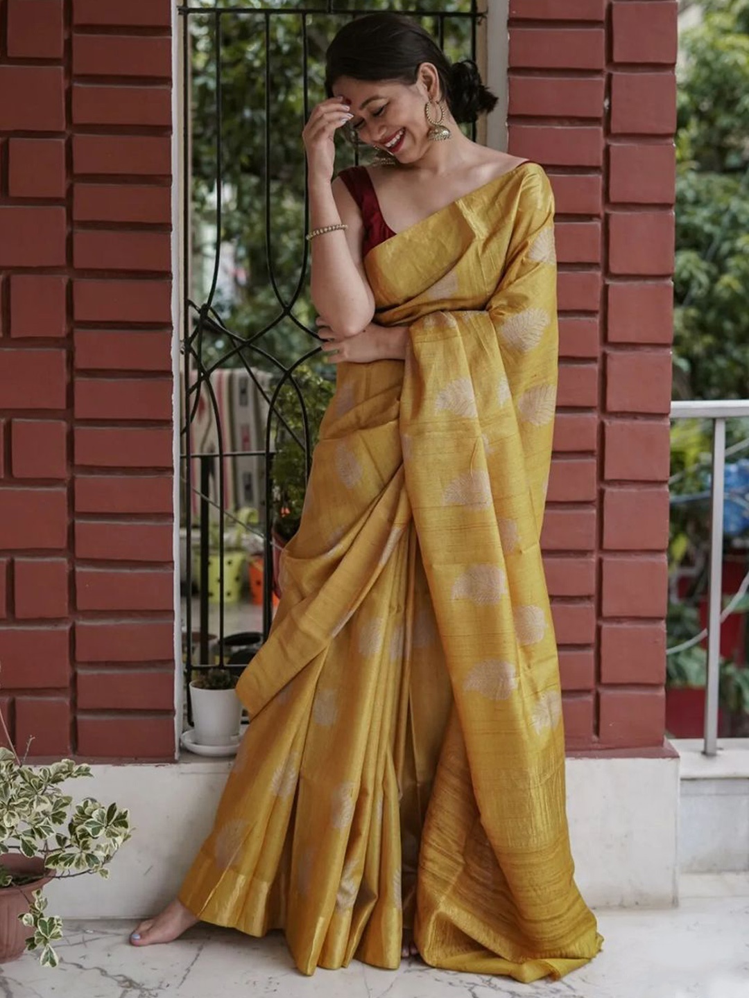 

VASALI Woven Design Silk Blend Designer Kanjeevaram Saree, Yellow