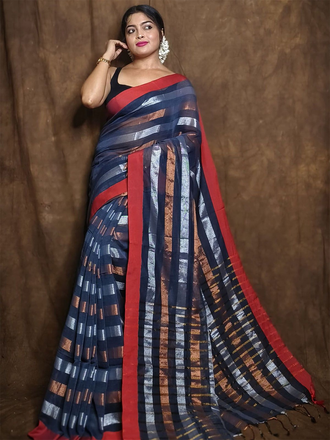

ODETTE Striped Saree With Blouse Piece, Black