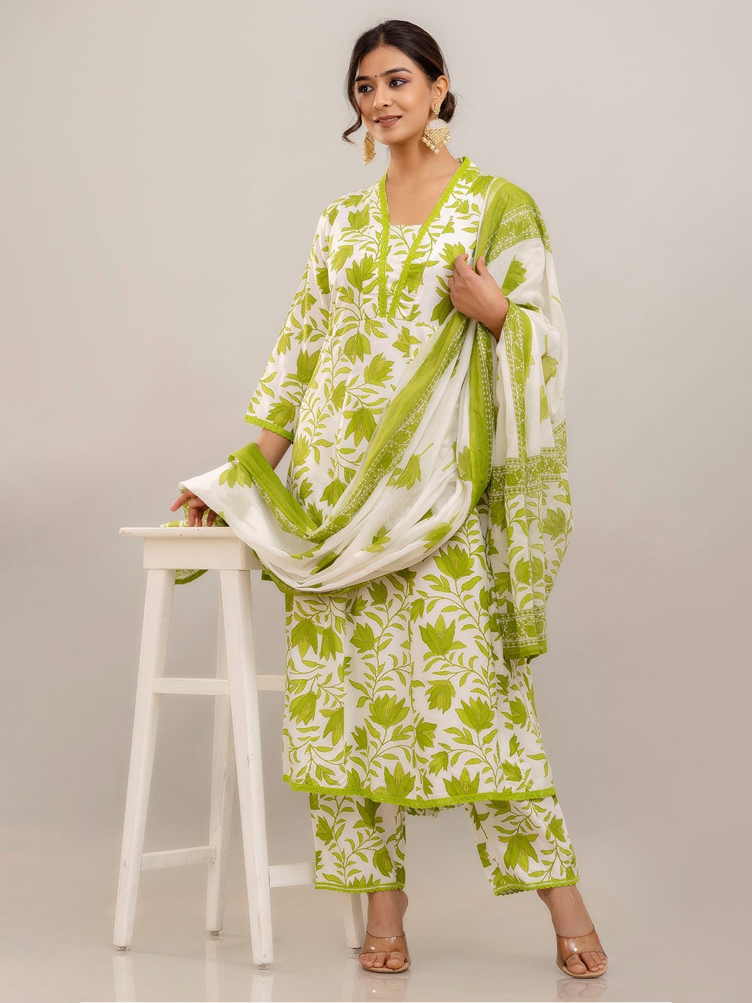 

PARTHVI Floral Printed Pure Cotton Anarkali Kurta with Trousers & Dupatta, Green