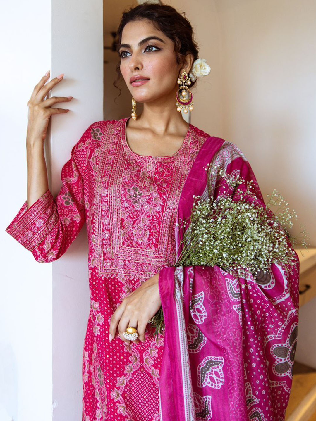 

Anouk Bandhani Printed Regular Zari Straight Kurta with Trousers & Dupatta, Pink