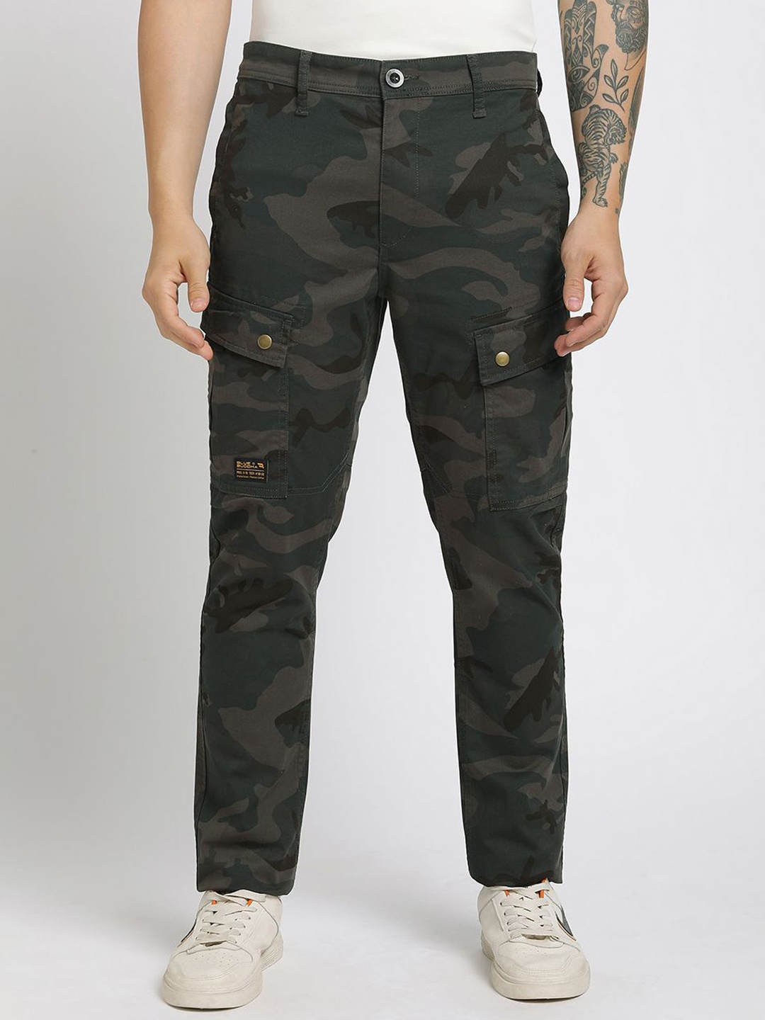 

Blue Buddha Men Relaxed Loose Fit Easy Wash Cotton Cargos, Grey