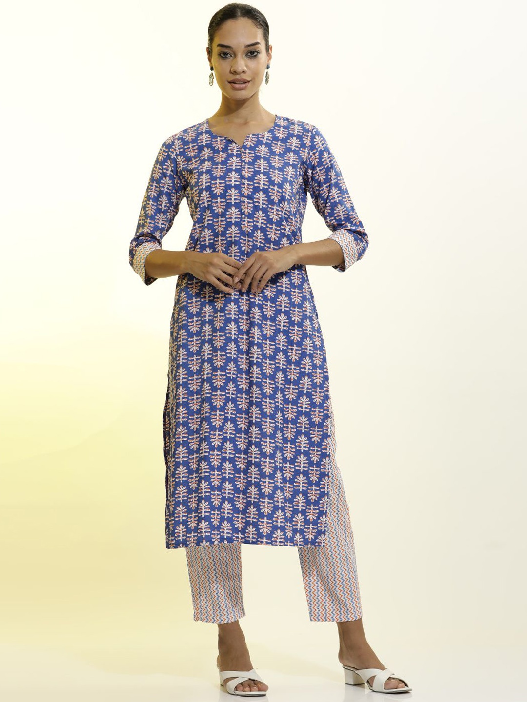 

Jaipur Kurti Ethnic Motif Printed Cotton Blend Kurta Set, Navy blue