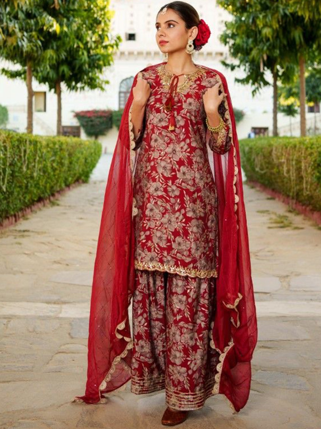 

VAASVA JAIPUR Floral Printed Tie-Up Neck Regular Gotta Patti Kurta & Sharara With Dupatta, Maroon