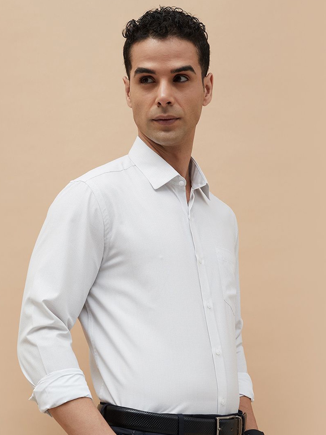 

CODE by Lifestyle Men Cutaway Collar Solid Cotton Slim Fit Formal Shirt, Off white