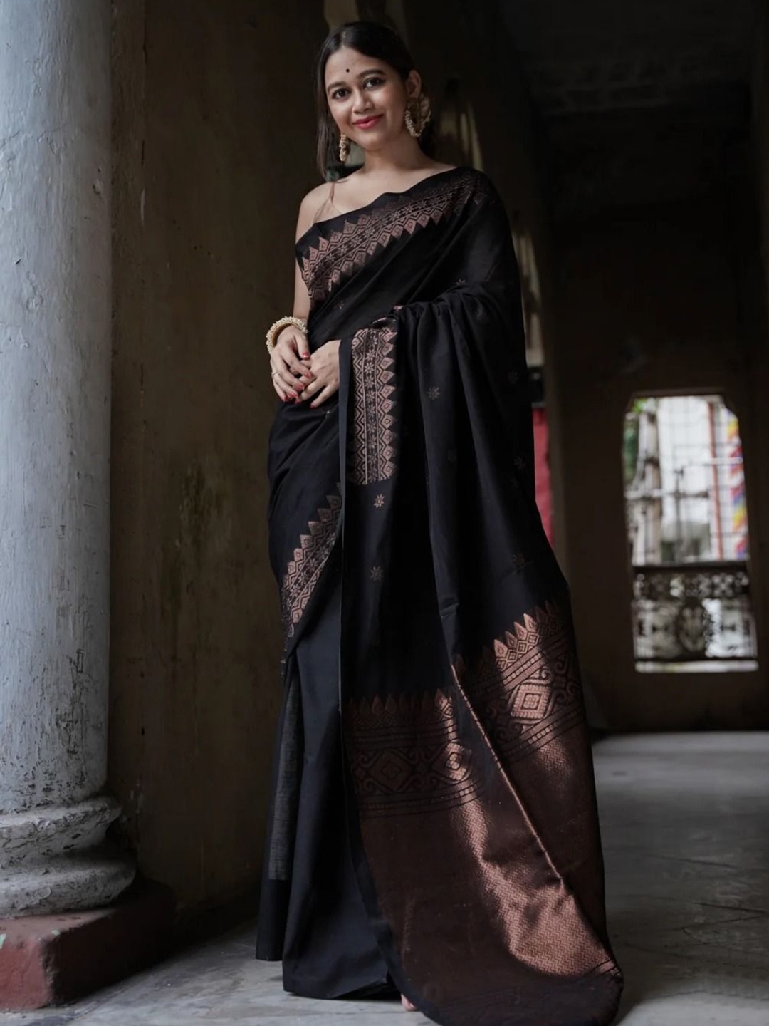 

zinzraa Women Woven Design Zari Pure Silk Kanjeevaram Saree, Black