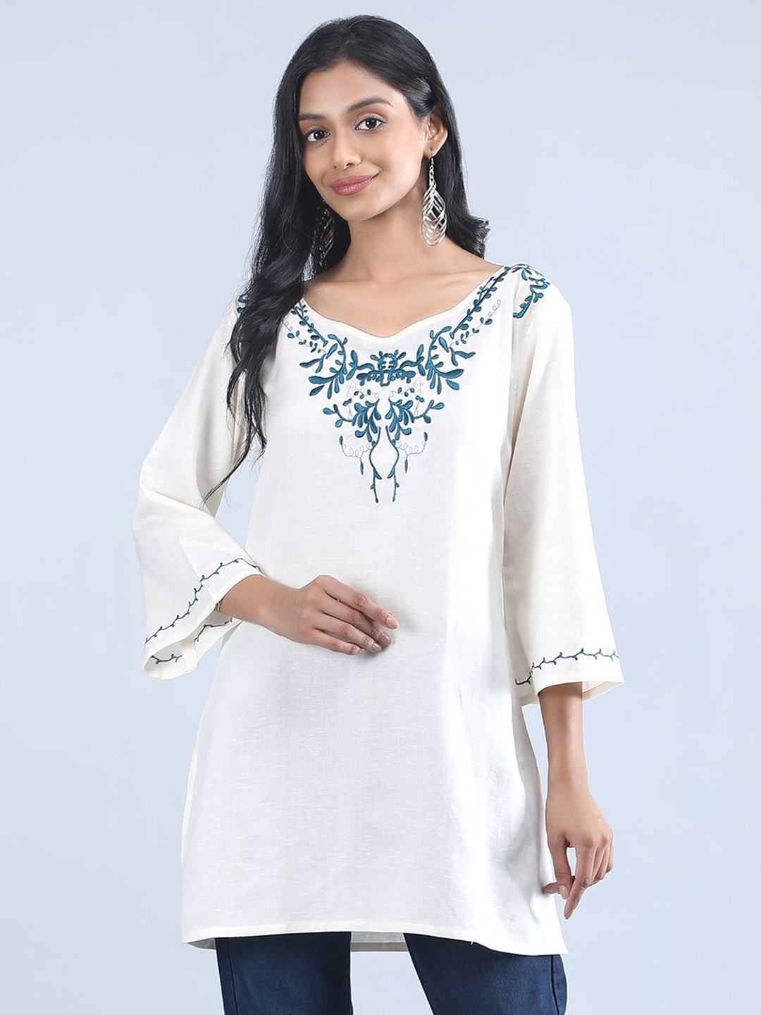 

VINISHAA KLOTHING Embroidered Tunic, Cream