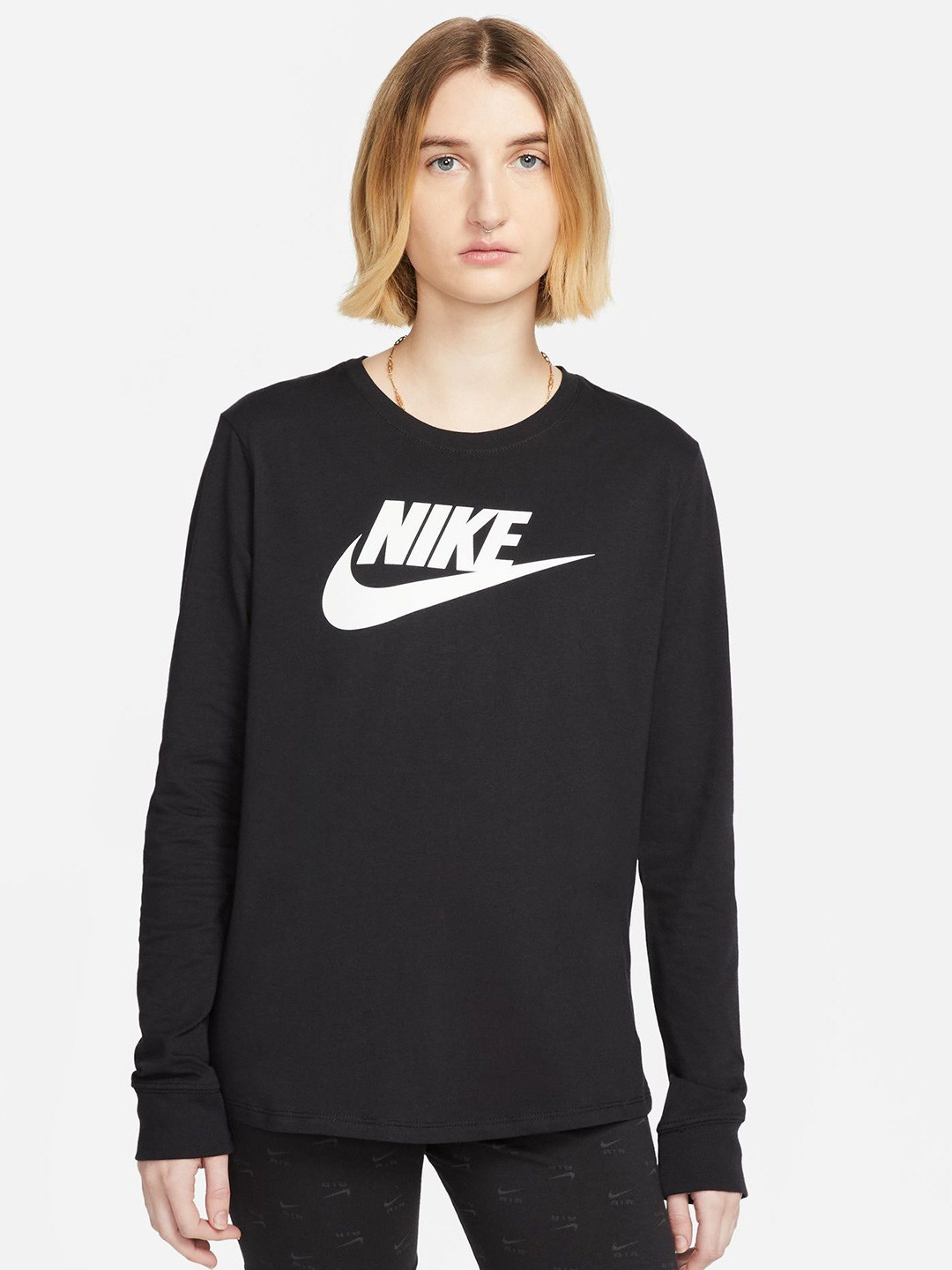 

Nike Sportswear Essentials Women Long-Sleeve Logo T-Shirt, Black