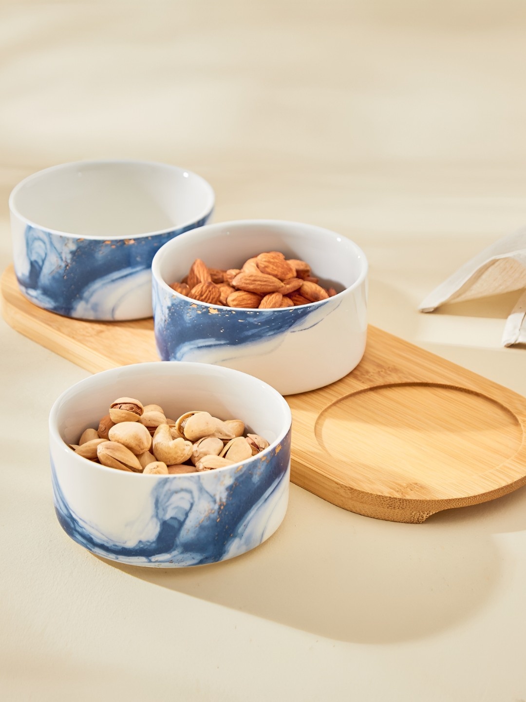 

Home Centre Showstopper White & Blue 3 Pieces Printed Serving Bowl With Tray - 250ml