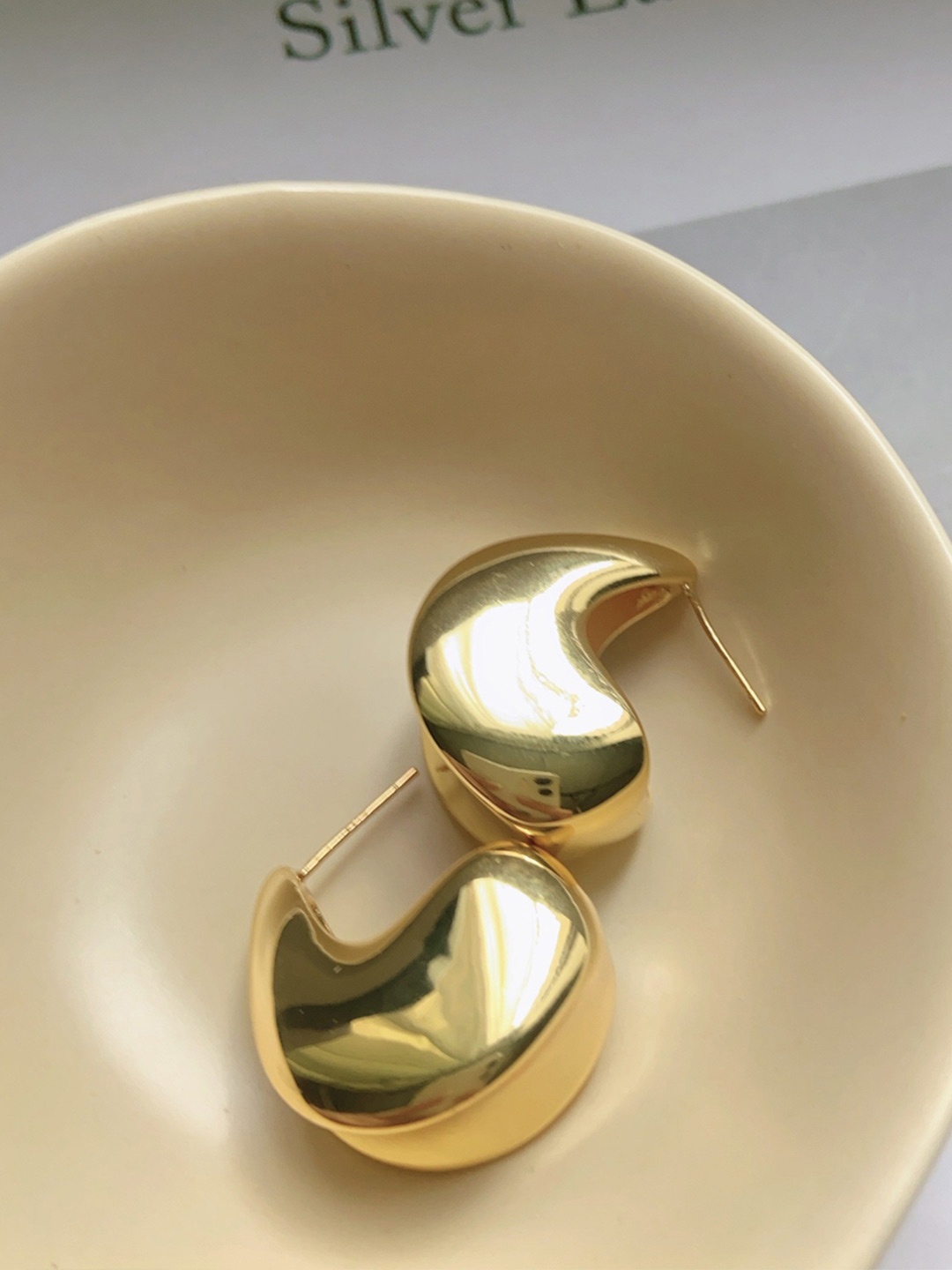 

FIMBUL Gold-Plated Teardrop Shaped Stainless Steel Antique Studs