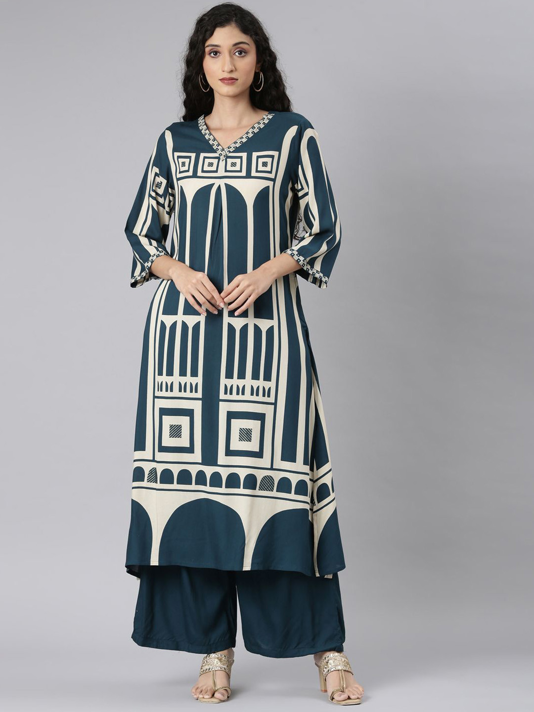 

Neerus Geometric Printed V-Neck Three Quarter Sleeves Straight Kurta With Palazzos, Green
