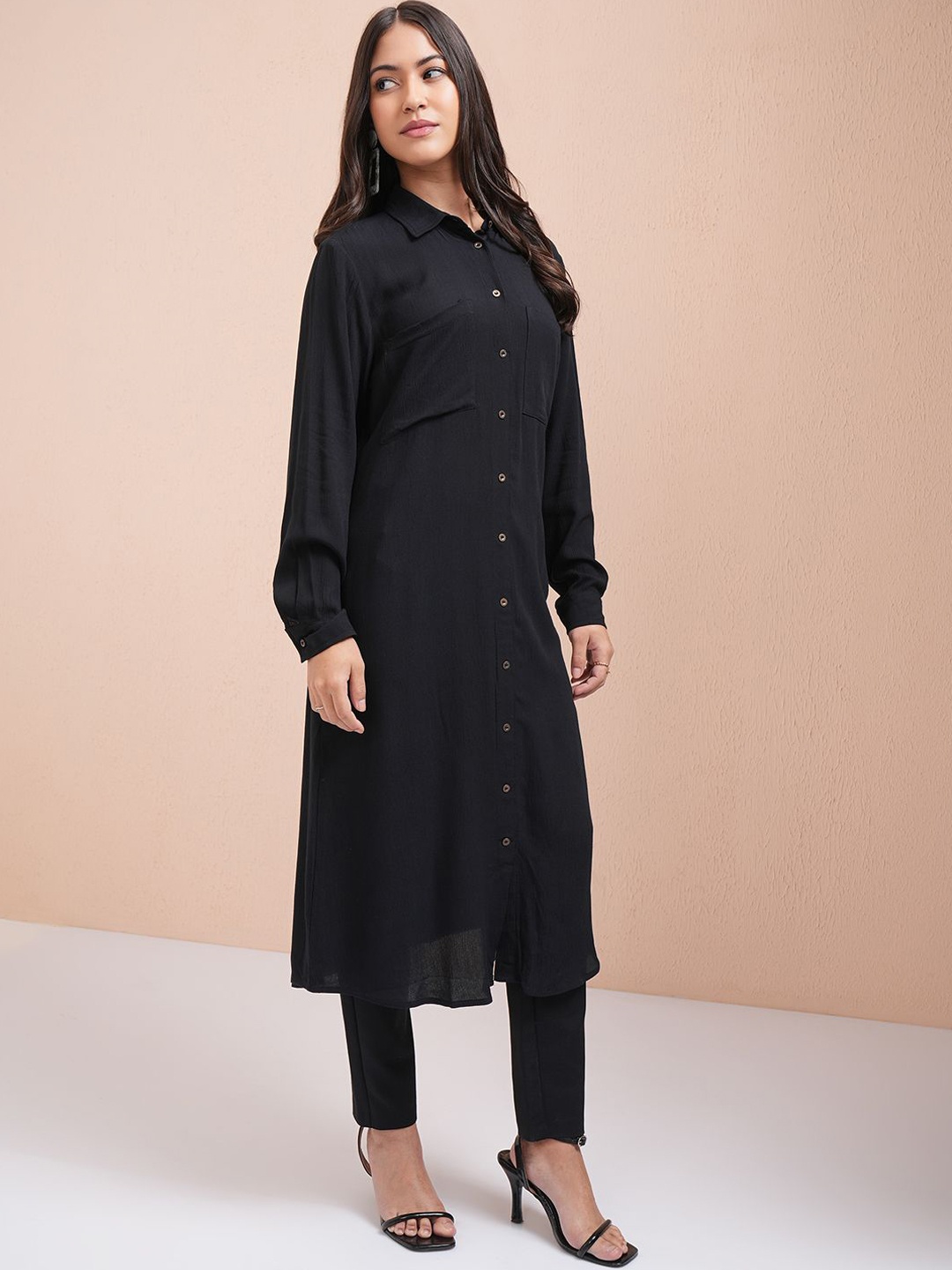

Vishudh Shirt Collar A-Line Kurta, Black