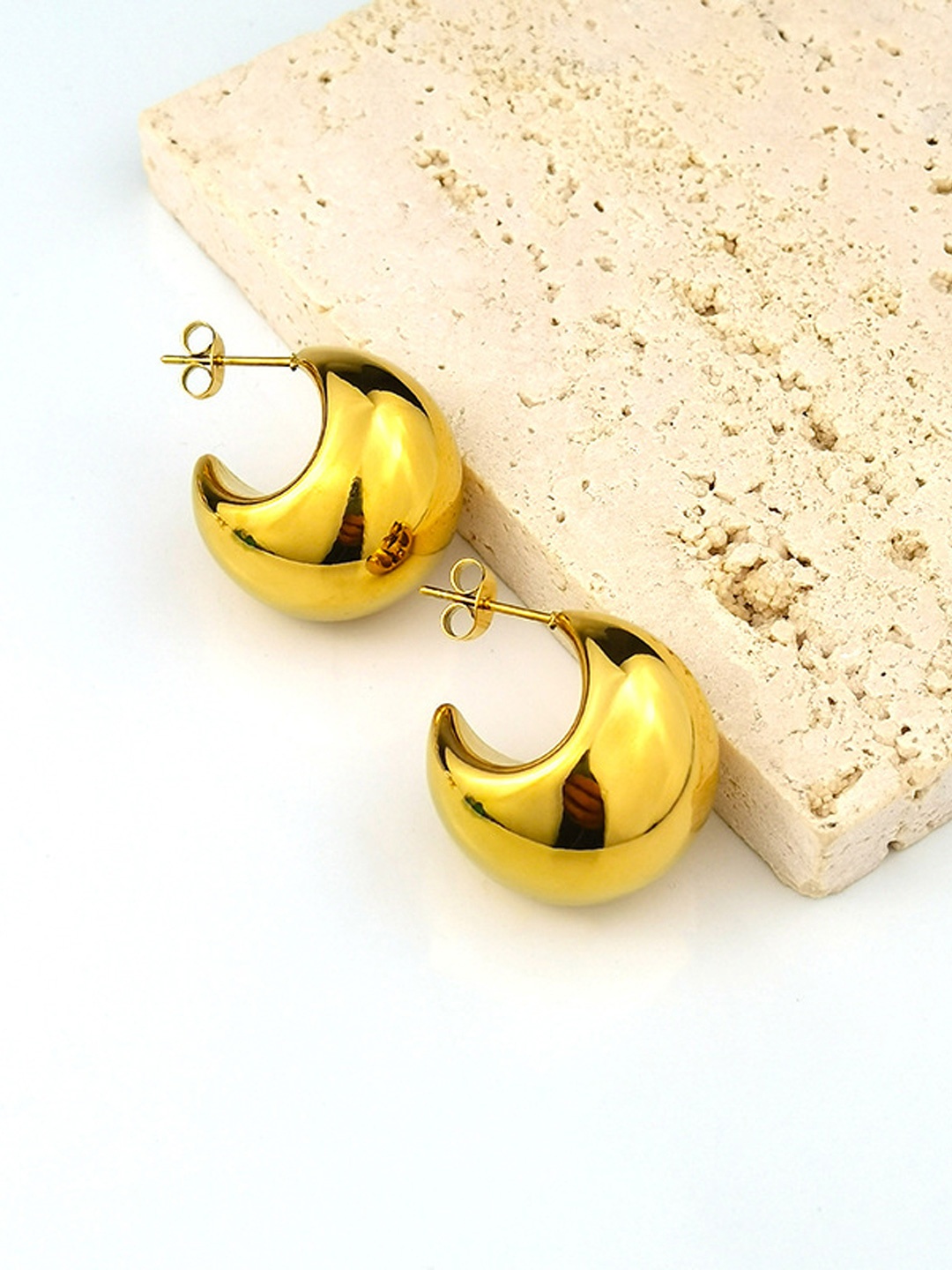 

VAGHBHATT Gold Plated Classic Studs Earrings