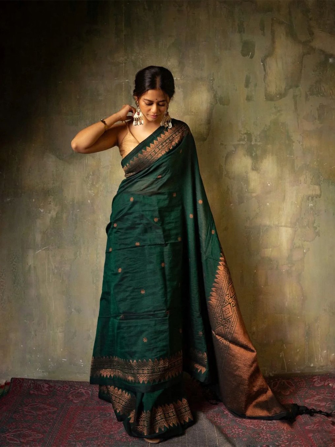 

VASALI Woven Design Zari Kanjeevaram Saree, Green