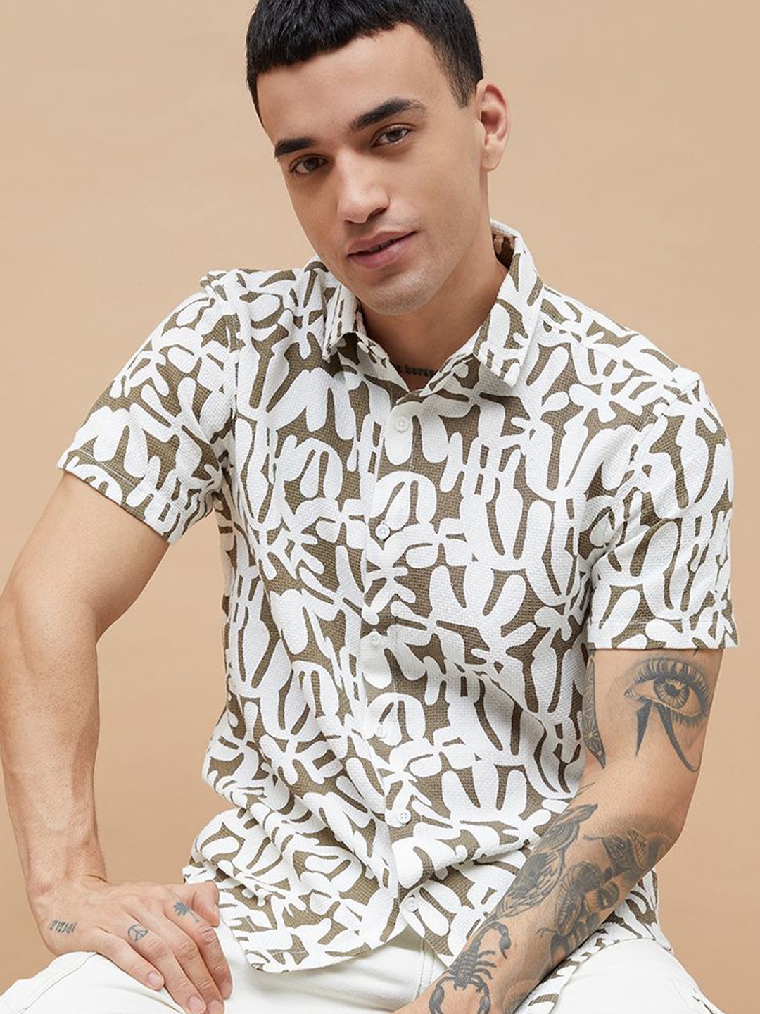 

Fame Forever by Lifestyle Men Cutaway Collar Abstract Printed Cotton Casual Shirt, White