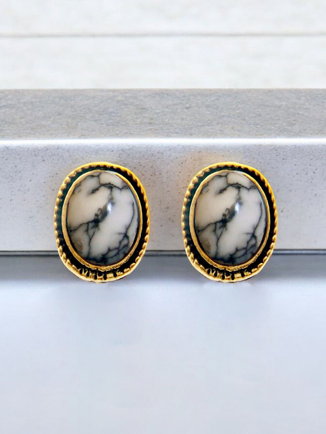 

LUCKY JEWELLERY Studs Earrings, Gold