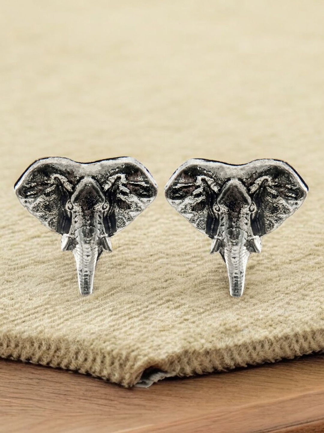 

LUCKY JEWELLERY Contemporary Studs Earrings, Silver