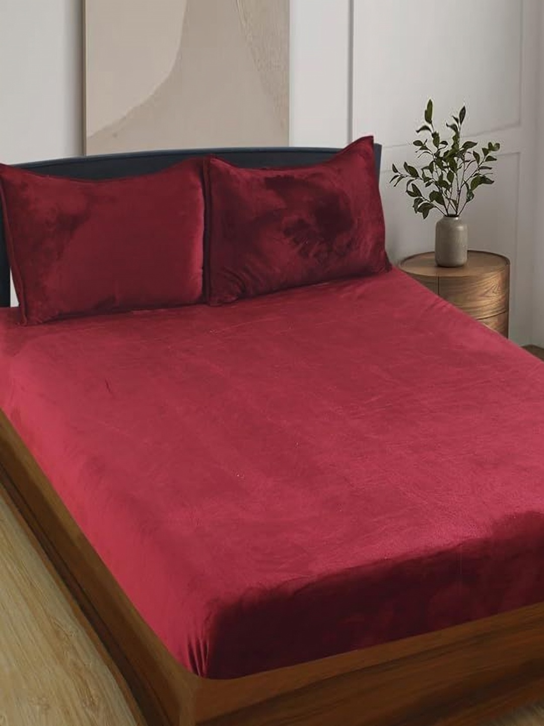 

BREVARD Maroon Woollen 260 TC Queen Fitted Single Bedsheet Set 2.54 m x 2.28 m