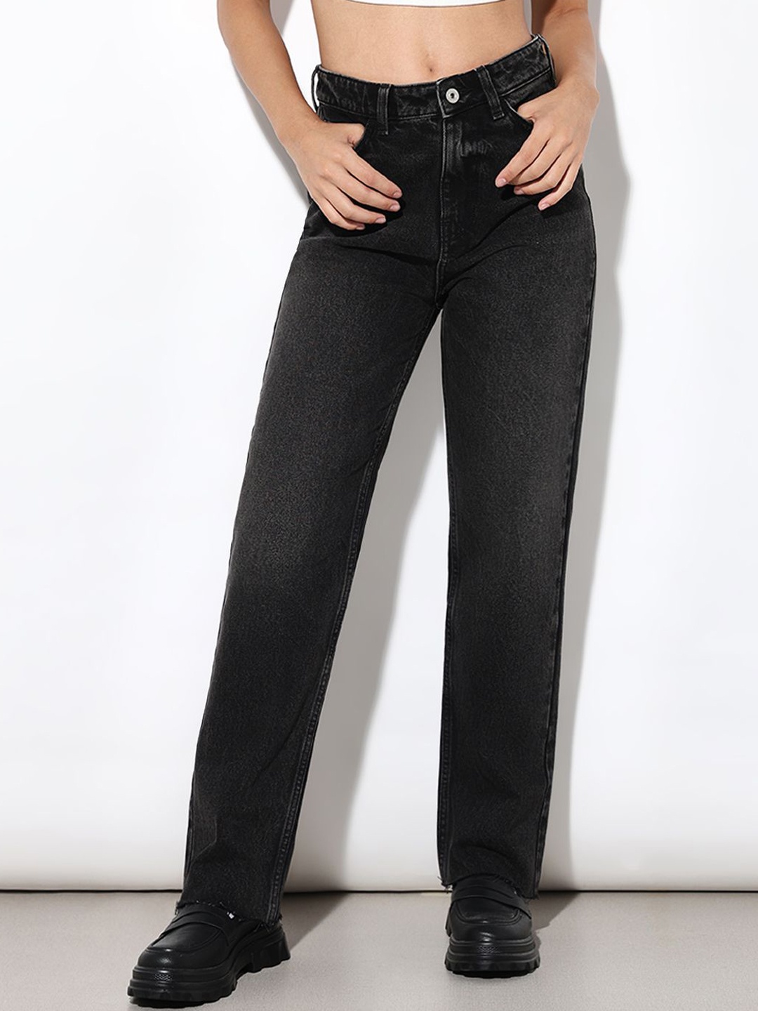 

ONLY Women Cotton Straight Fit High-Rise Light Fade Jeans, Black