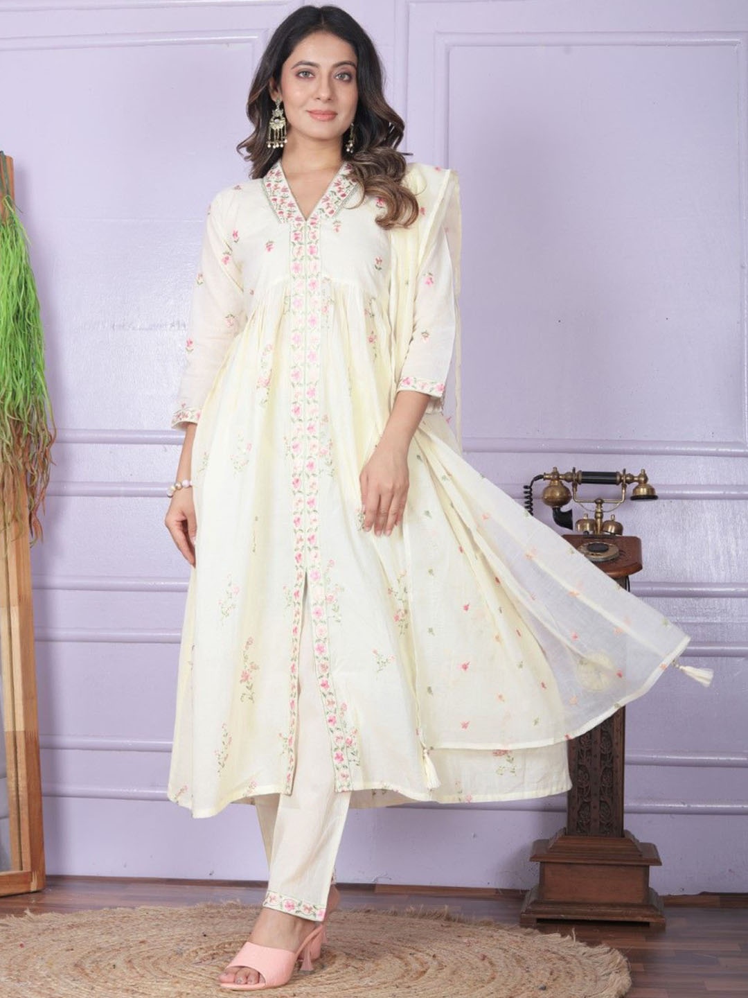 

MAHALASA Floral Printed Pure Cotton Anarkali Kurta with Trousers & Dupatta, Cream