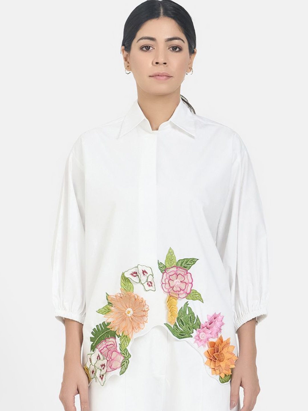 

BETRUE Women Floral Applique Casual Shirt, White